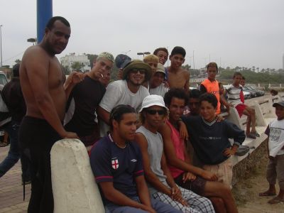 une petit gourp de surf a lakournich